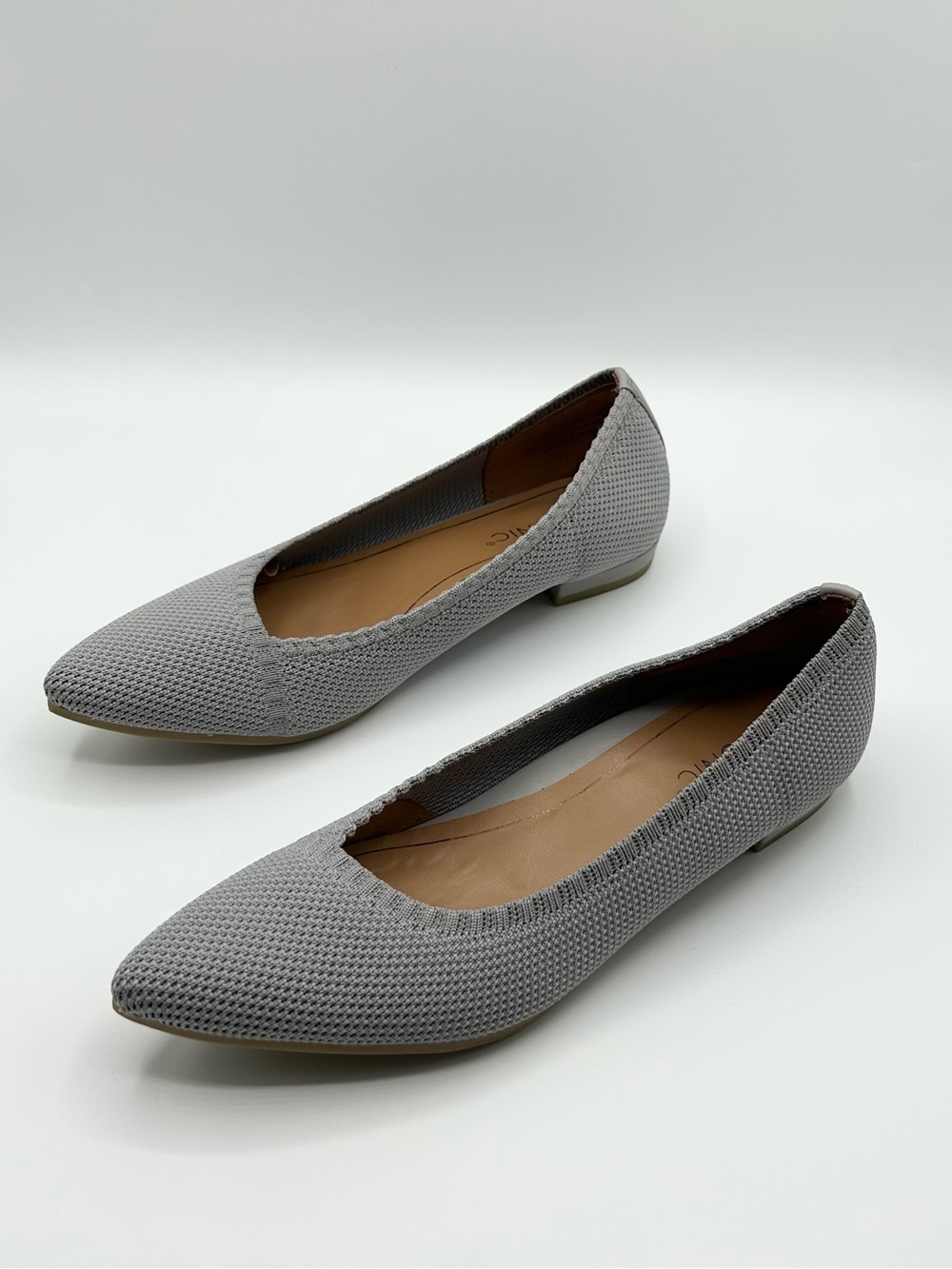 Vionic Grey Pointed Toe Comfort Flats Women’s Size 6 - Picture 1 of 7